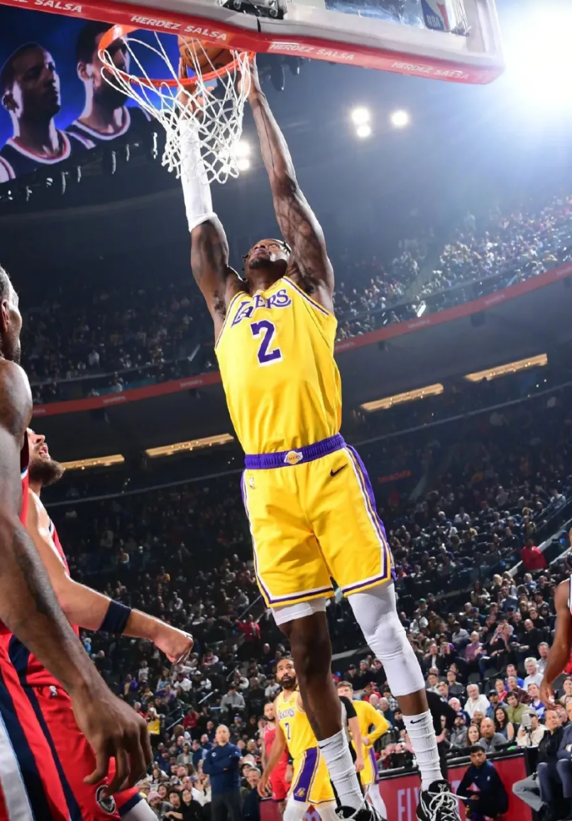 包含转会期NBA季后赛焦点战，洛杉矶湖人门线救险，引发热议，球队文化再被提及的词条