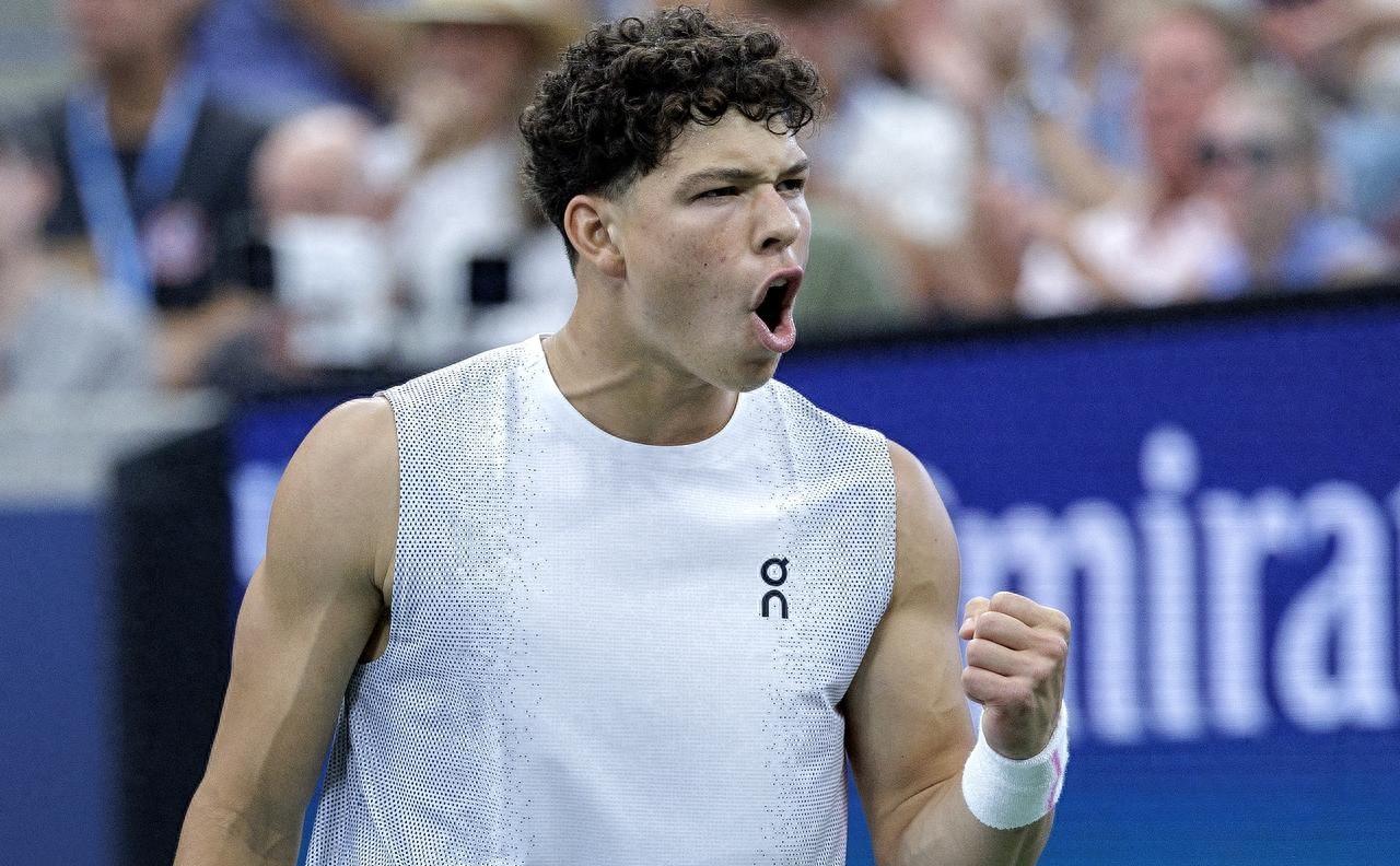 赛前洛杉矶湖人单刀错失风云突变布莱顿冲刺阶段扳平良机，转会期门兴格拉德巴赫调整名单直接炸裂的简单介绍